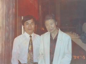 湯傳忠與于若木女士（陳云同志夫人，著名營養(yǎng)專家）合影