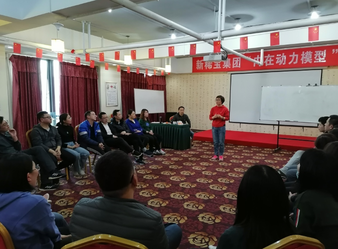 自由中成長(cháng)  逆境中綻放