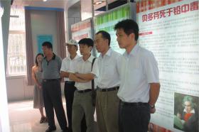 山東省食品藥品監督管理局副局長(cháng)陳耕一行到我公司參觀(guān)、視察