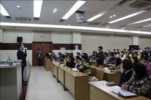 新稀寶股份董事長(cháng)、益謙文化創(chuàng  )始人湯傳忠走進(jìn)高校指導大學(xué)生就業(yè)